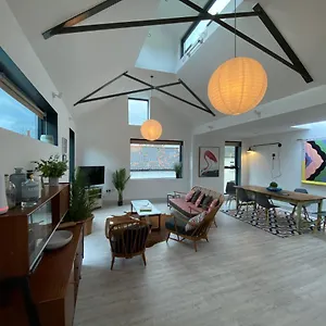 Road, Stylish Townhouse , Twickenham United Kingdom